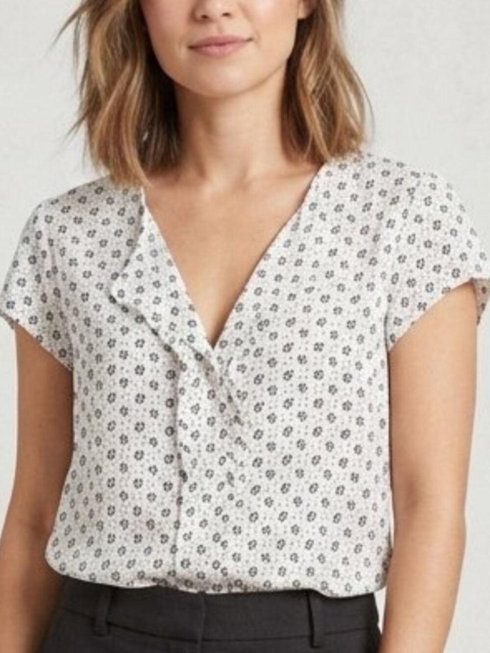 Fun 2 Fun Short Sleeve Blouse Size‎ Small